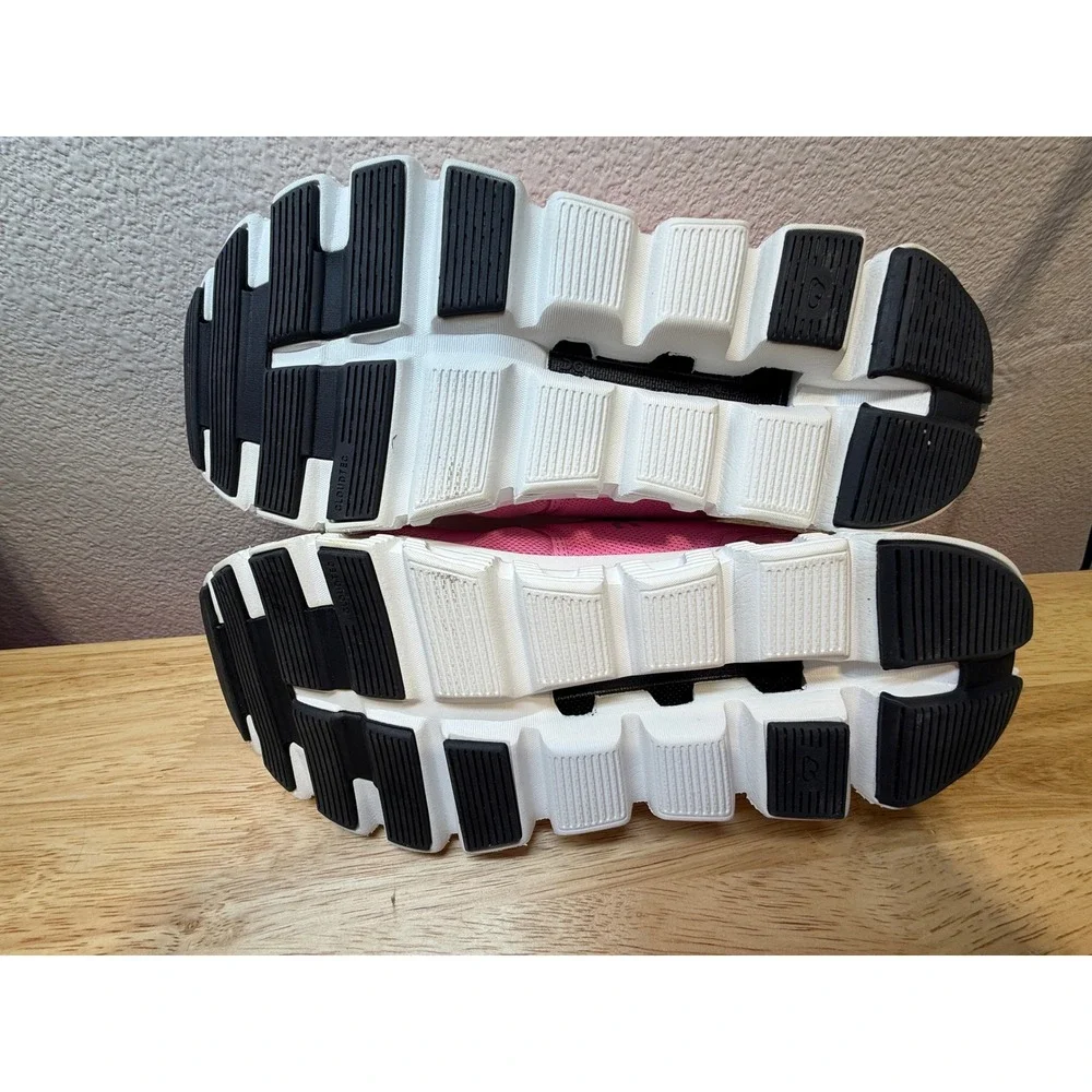 On Running Cloud Pink White Women Running Shoes US 7 EU 38 NWOT